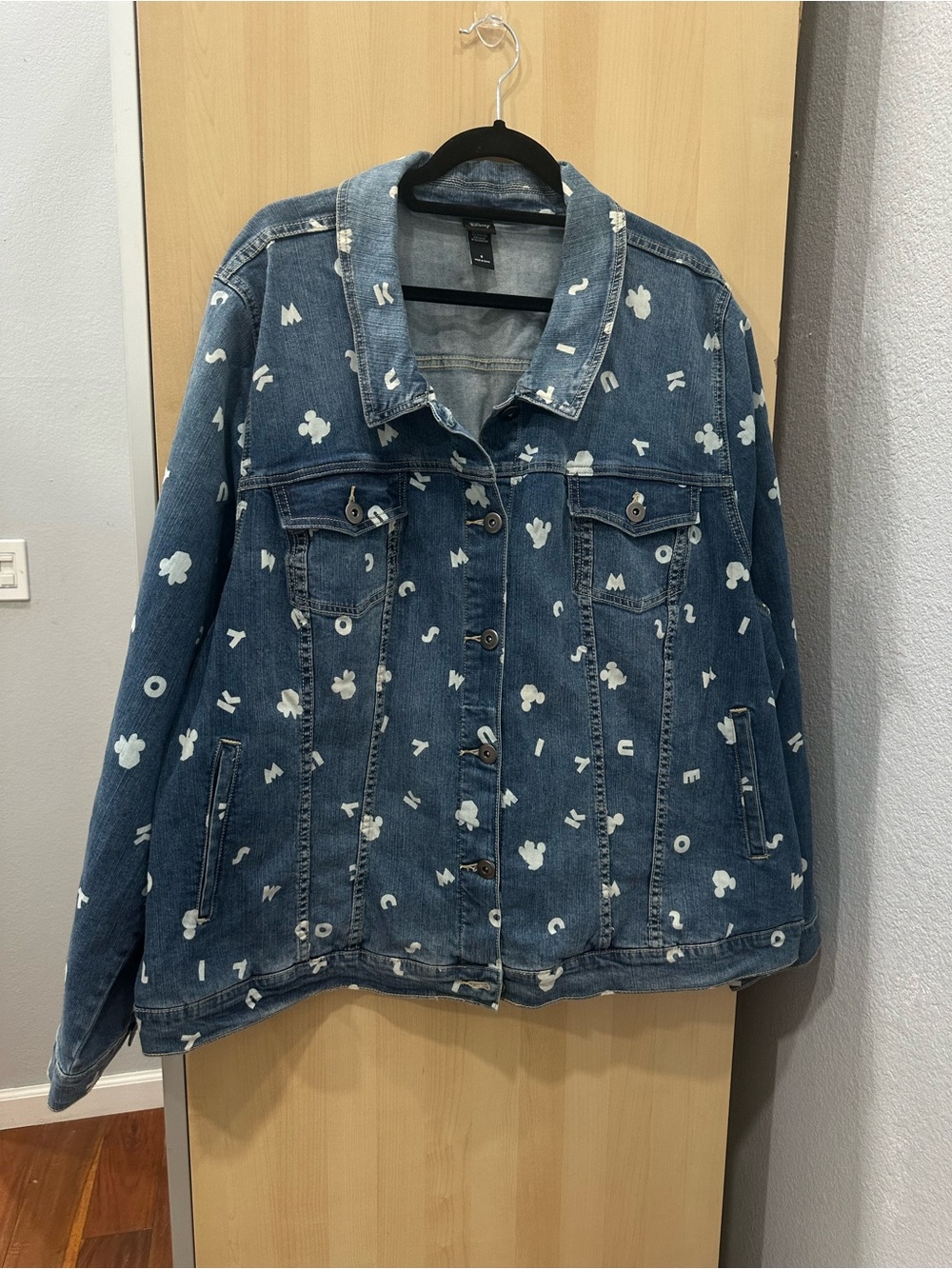 Disney Mickey Mouse & Minnie Mouse Printed Jean Jacket by Torrid Size 6